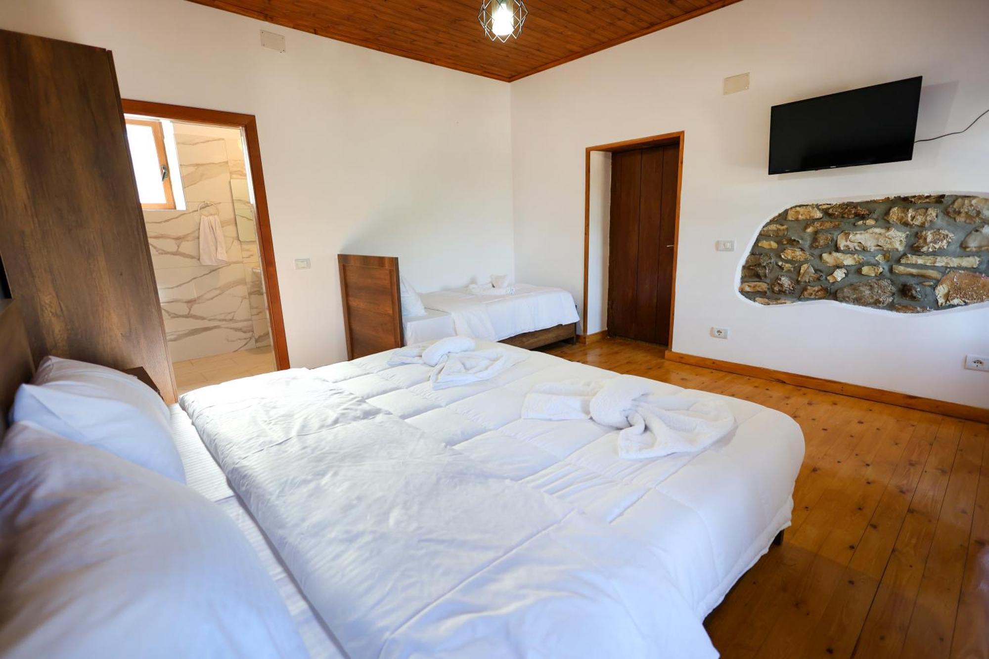 Villa Shpiragu Village Experience Berat Bagian luar foto