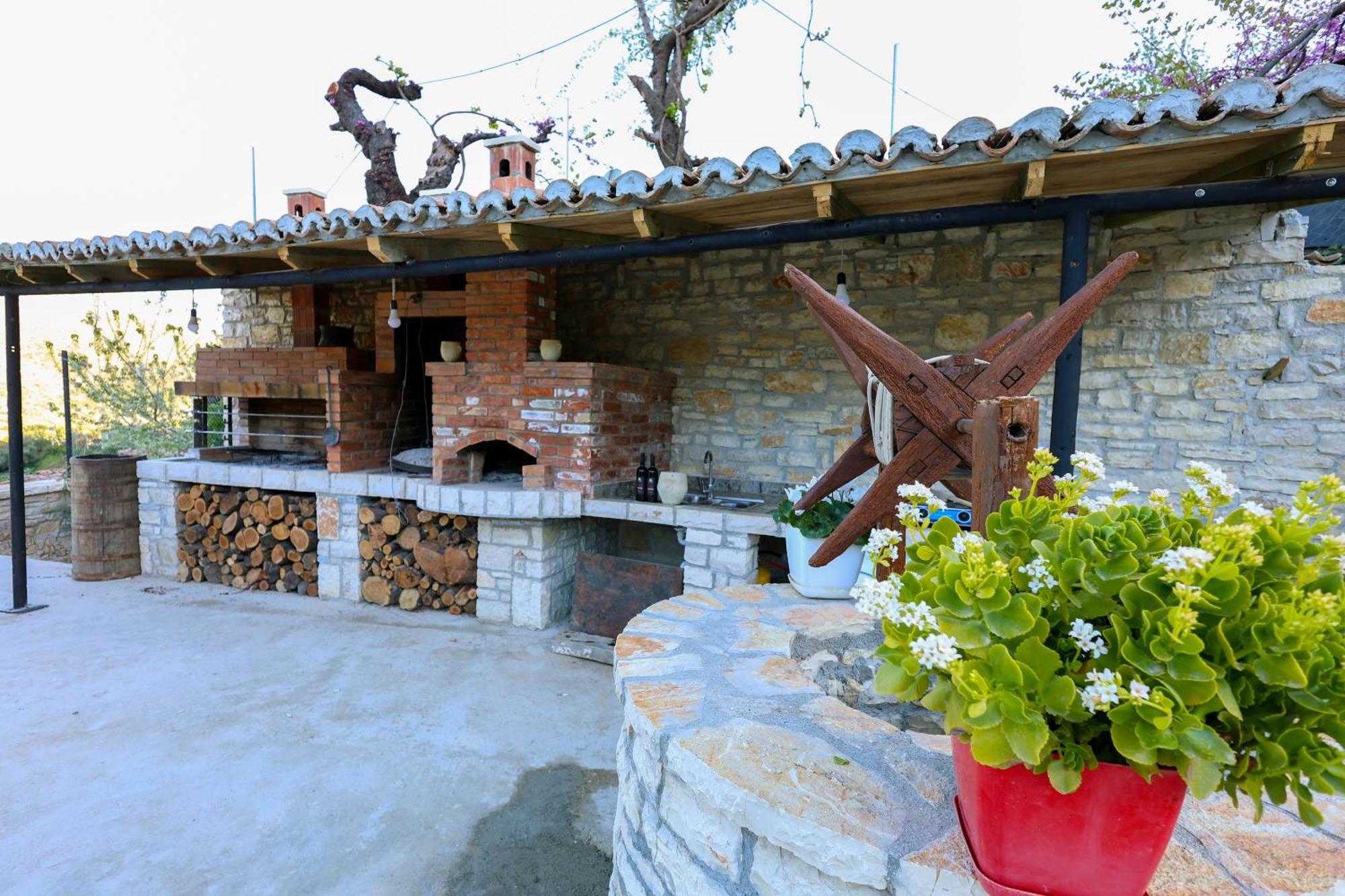 Villa Shpiragu Village Experience Berat Bagian luar foto