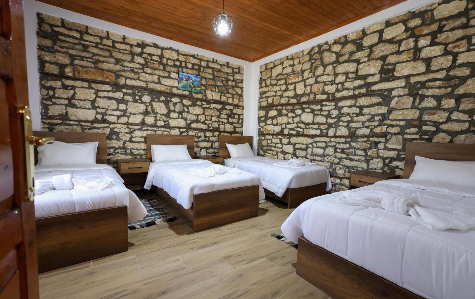 Villa Shpiragu Village Experience Berat Bagian luar foto