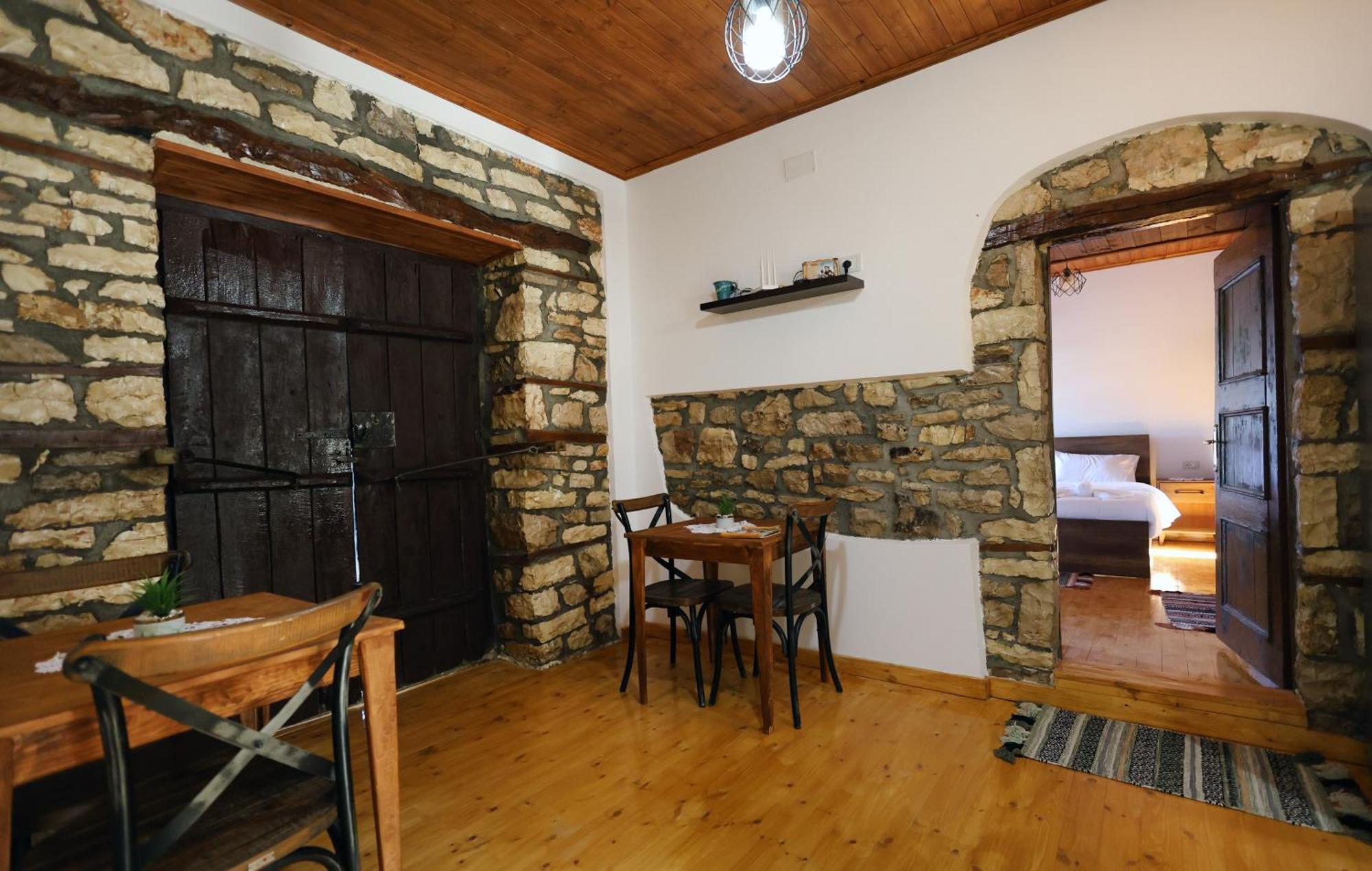 Villa Shpiragu Village Experience Berat Bagian luar foto