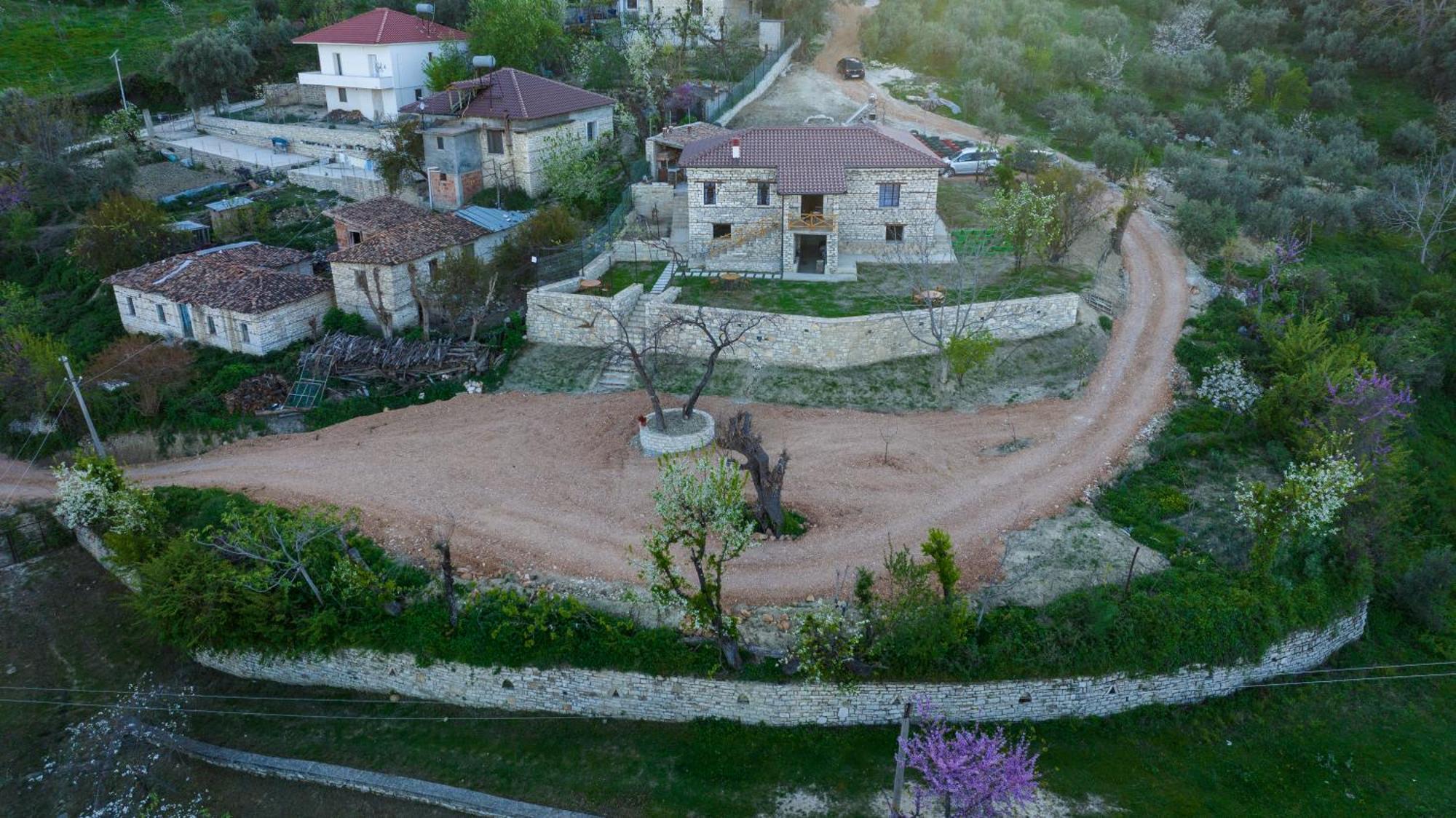 Villa Shpiragu Village Experience Berat Bagian luar foto