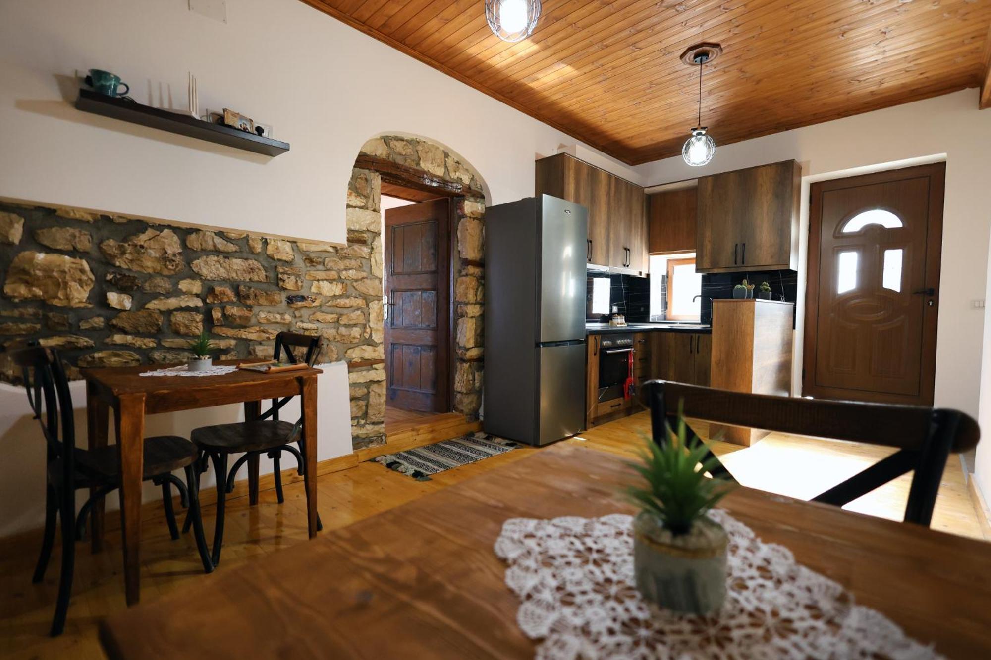Villa Shpiragu Village Experience Berat Bagian luar foto