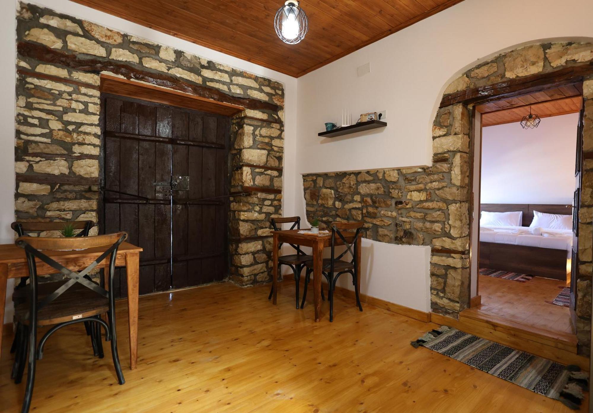 Villa Shpiragu Village Experience Berat Bagian luar foto