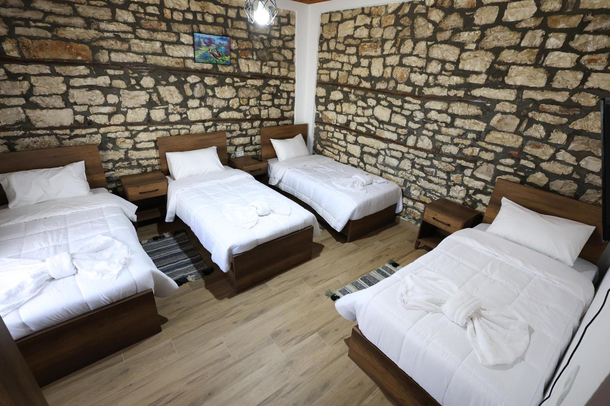 Villa Shpiragu Village Experience Berat Bagian luar foto