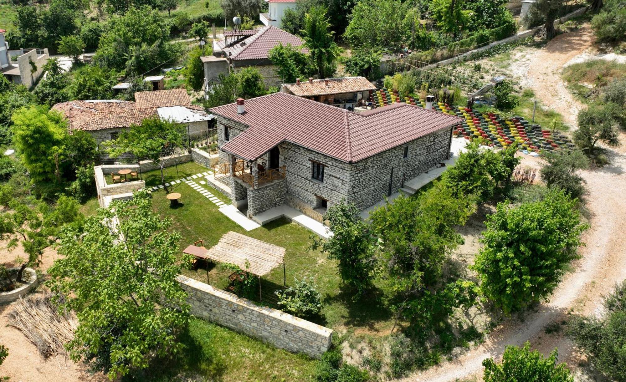 Villa Shpiragu Village Experience Berat Bagian luar foto
