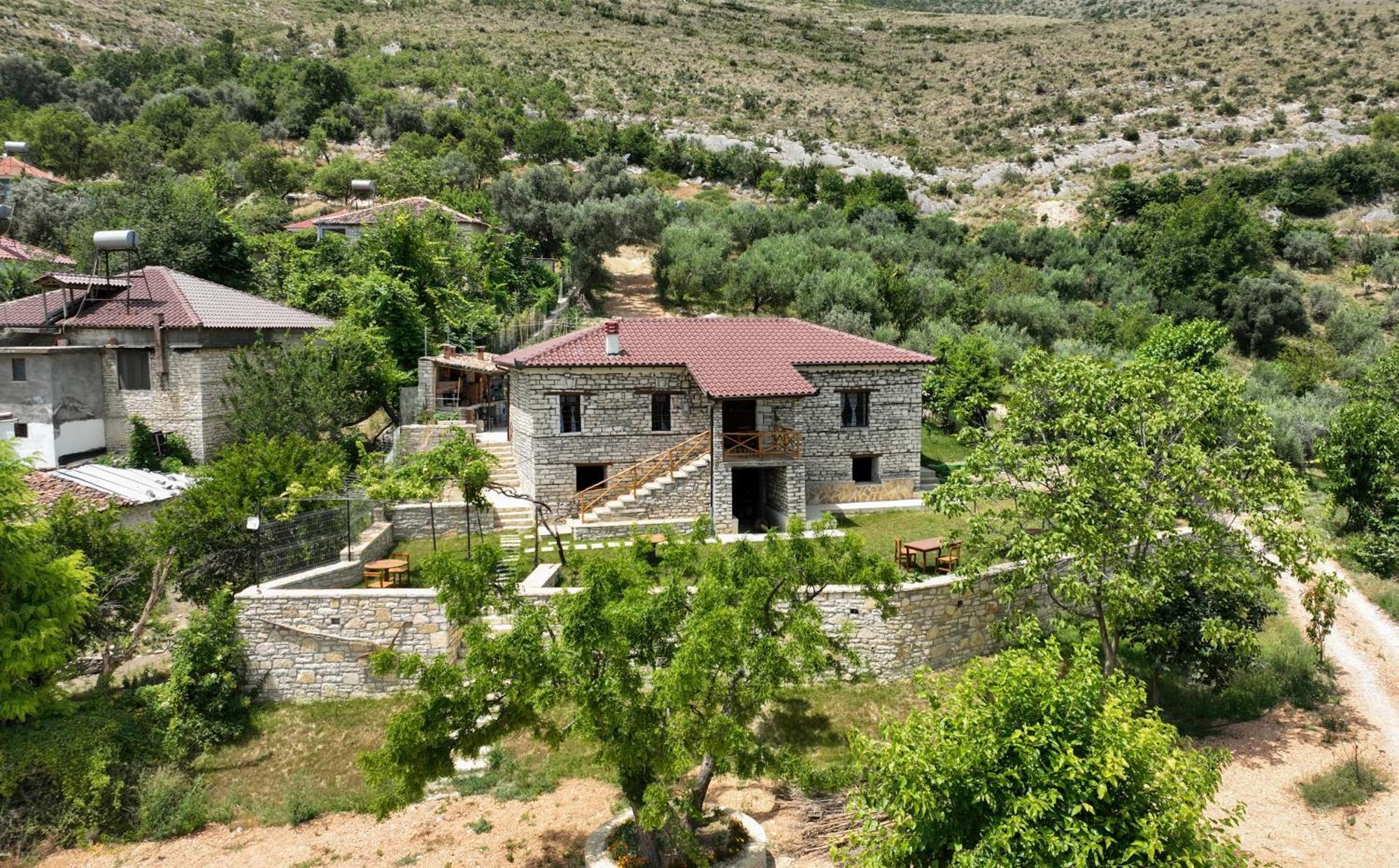 Villa Shpiragu Village Experience Berat Bagian luar foto