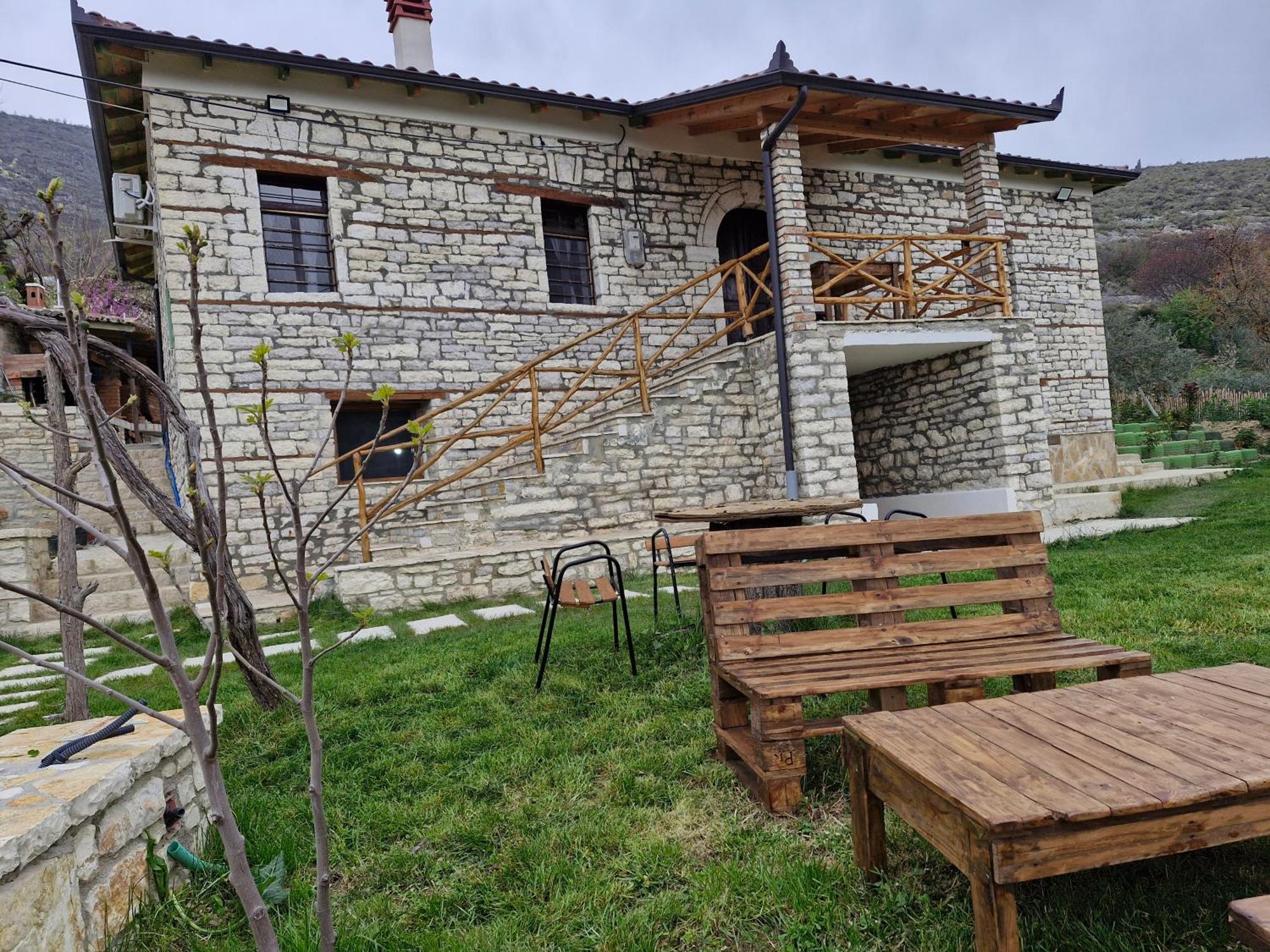 Villa Shpiragu Village Experience Berat Bagian luar foto