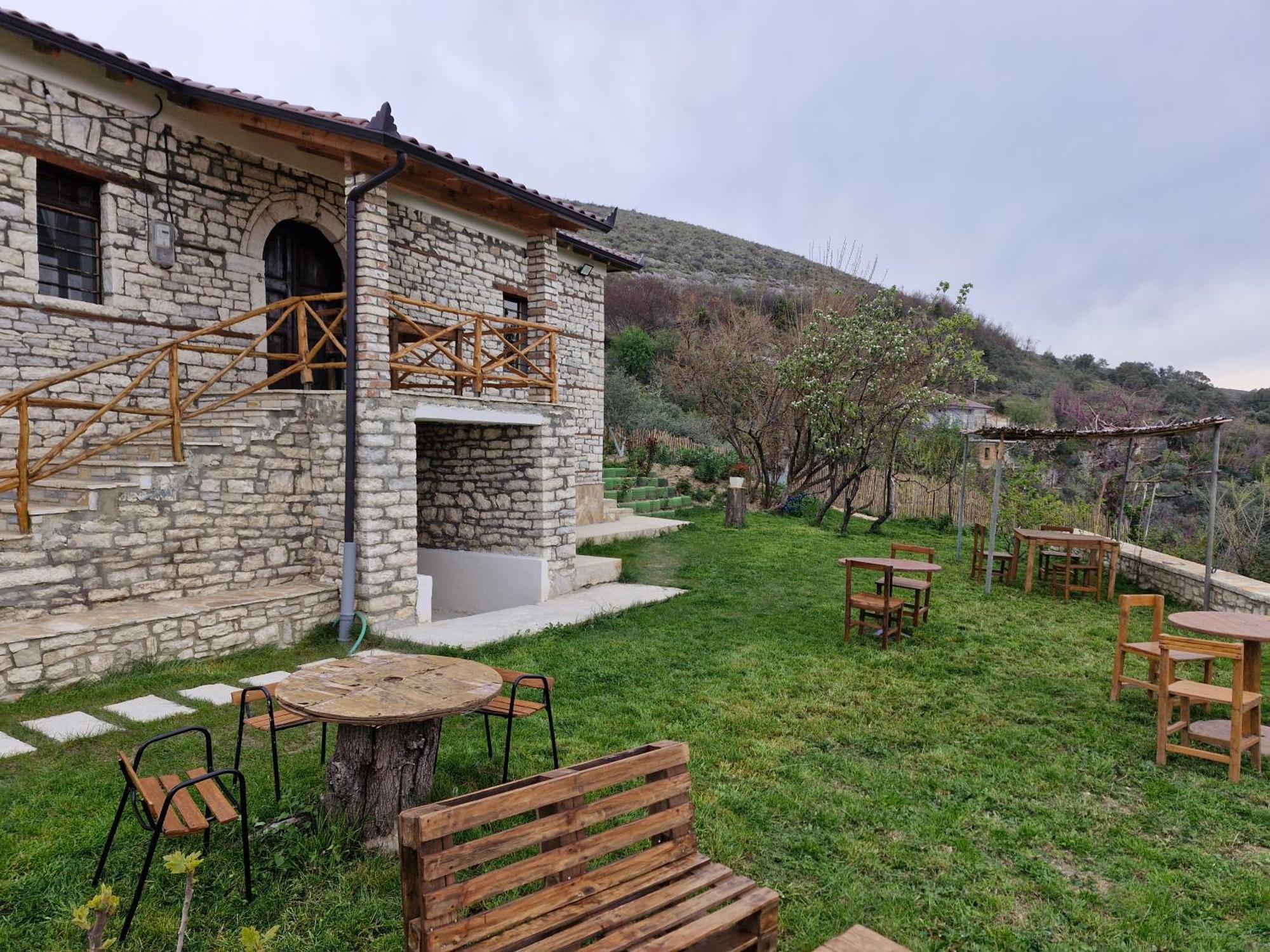 Villa Shpiragu Village Experience Berat Bagian luar foto